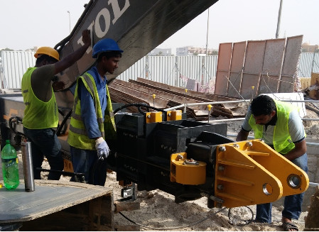 KM220 एक्सकेवेटर टेलीस्कोपिक आर्म क्लैमशेल लॉन्ग रीच बूम