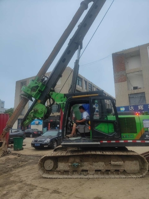 हाइड्रोलिक क्रॉलर ड्रिल मशीन बेहतर प्रदर्शन के लिए बहु-चरण कंपन कमी डिजाइन के साथ इस्तेमाल किया स्टैलिंग रिग